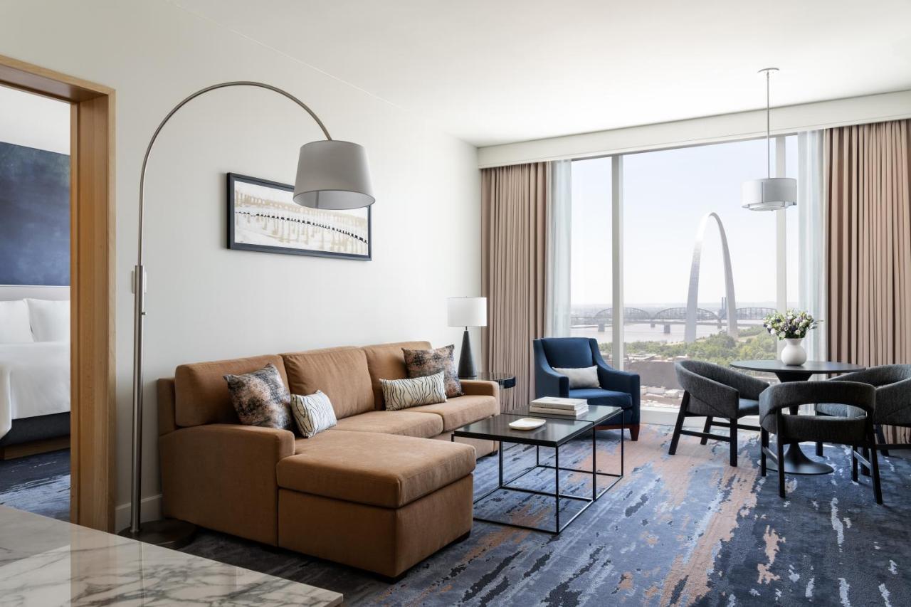 One-Bedroom King Suite Disability Access Arch View
