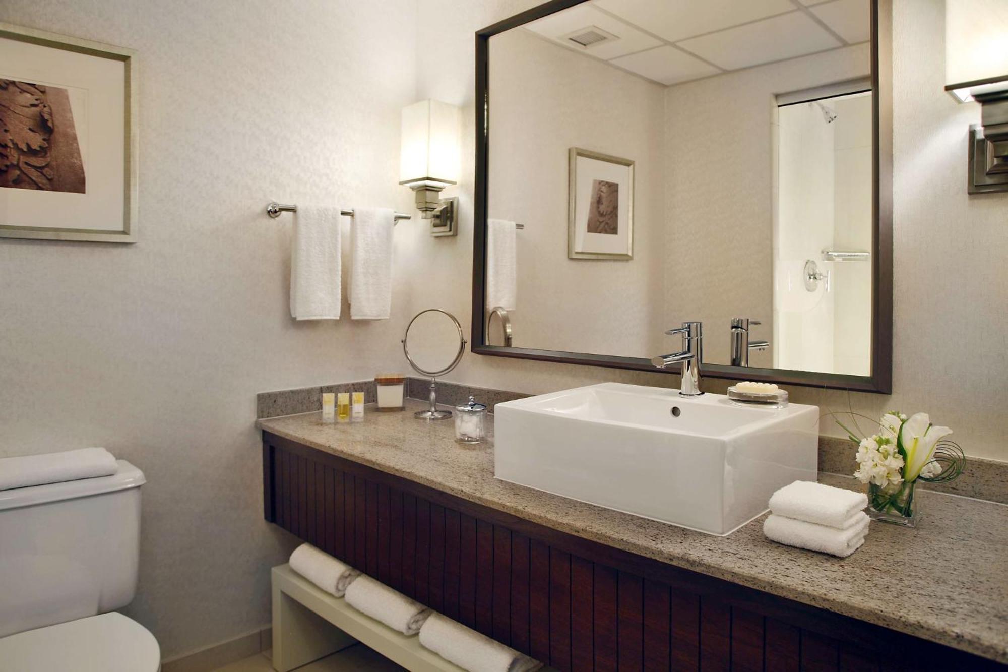 Double Room with Two Double Beds and Accessible Tub - Disability Access