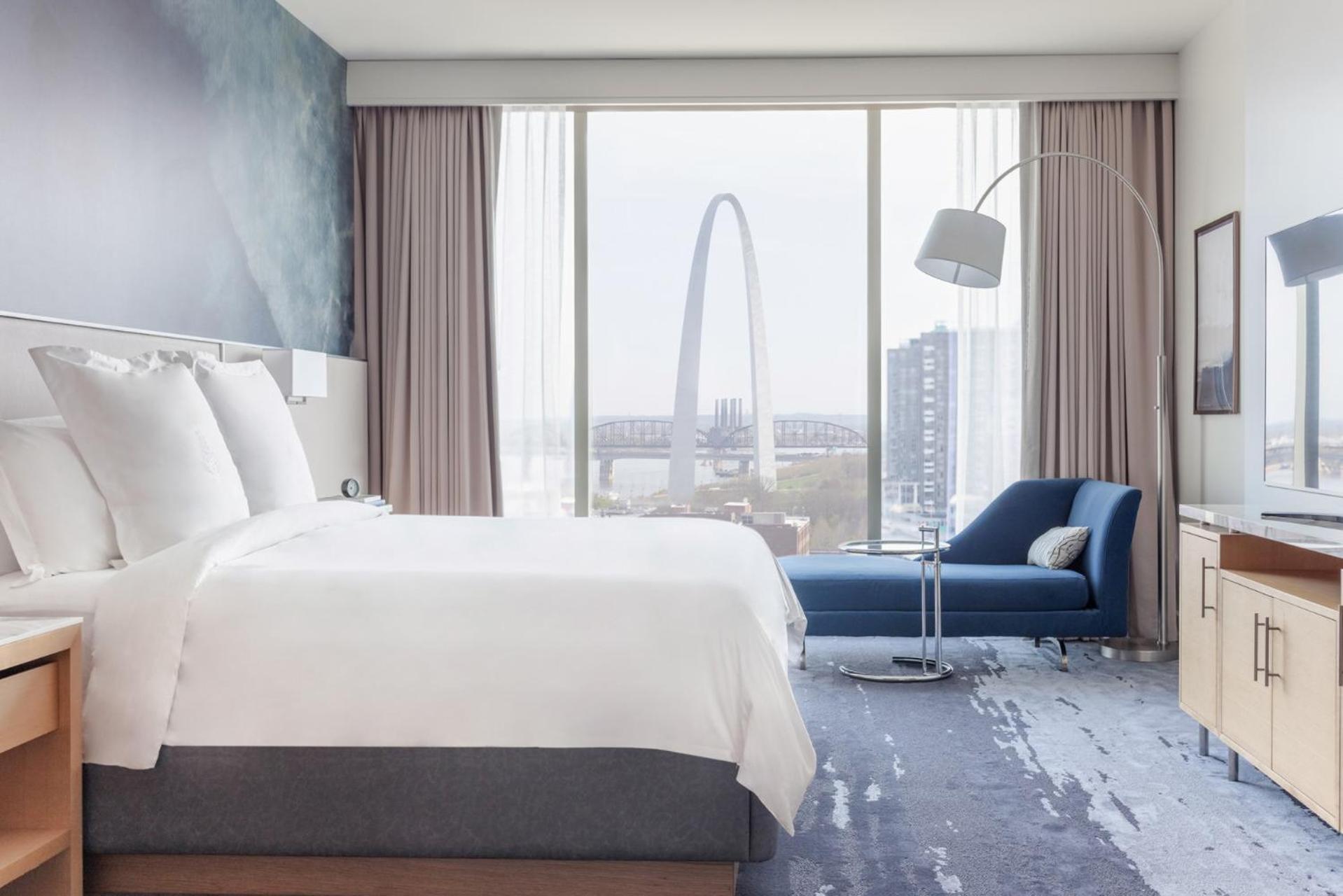 One-Bedroom King Suite Disability Access Arch View
