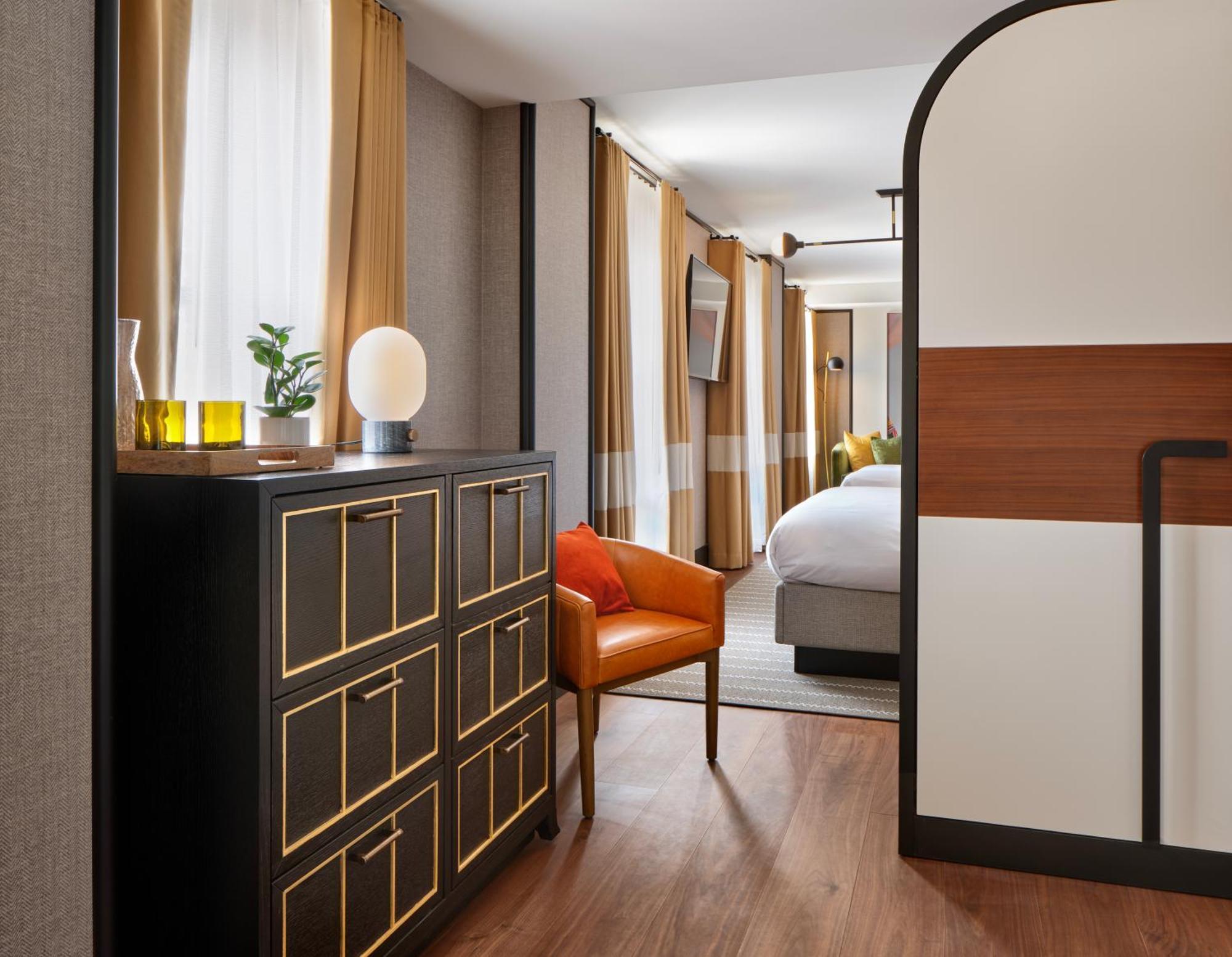 Luxury Queen Room,1593993040:JPEG