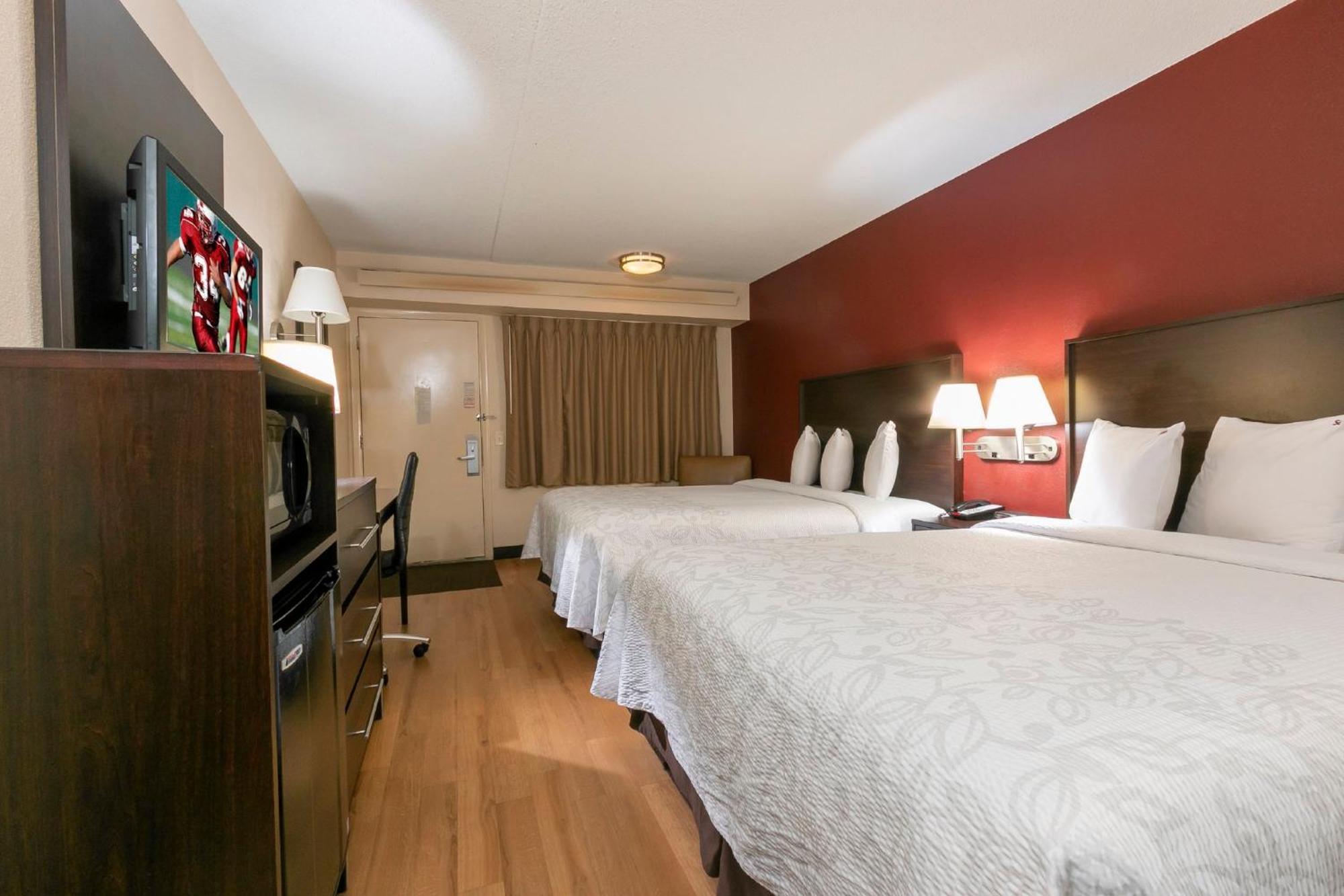 Deluxe Room Two Double Beds Smoke