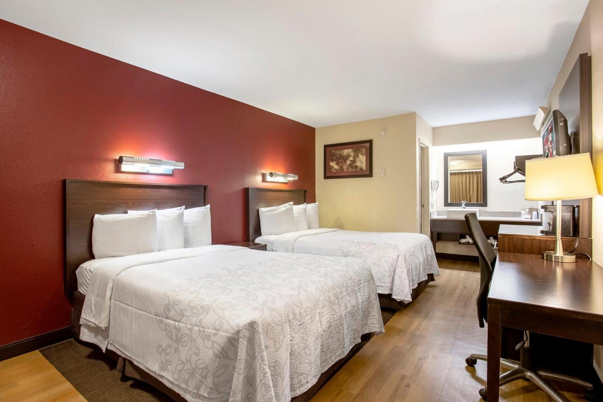 Deluxe Room Two Double Beds Smoke