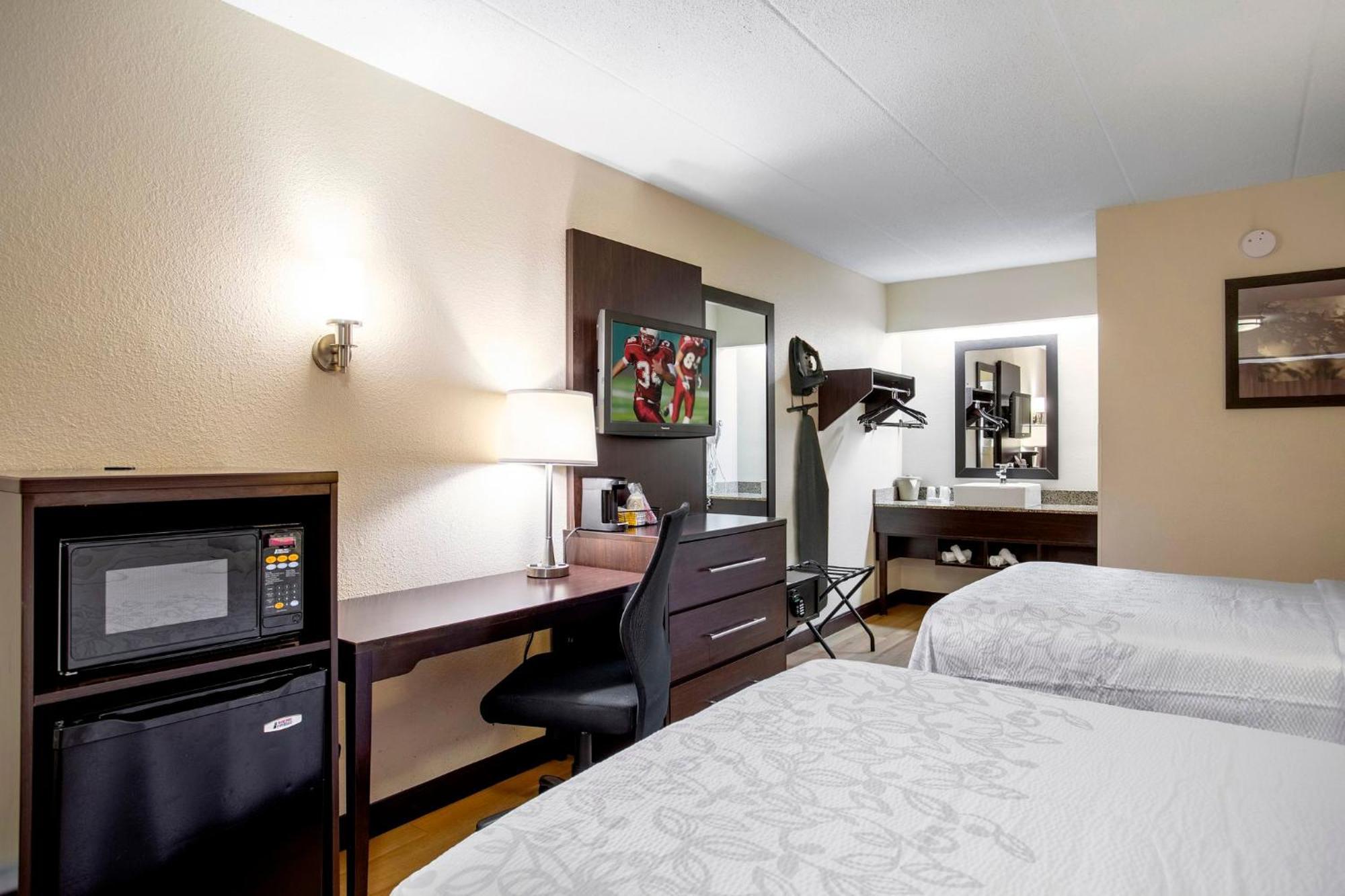 Deluxe Room Two Double Beds Smoke