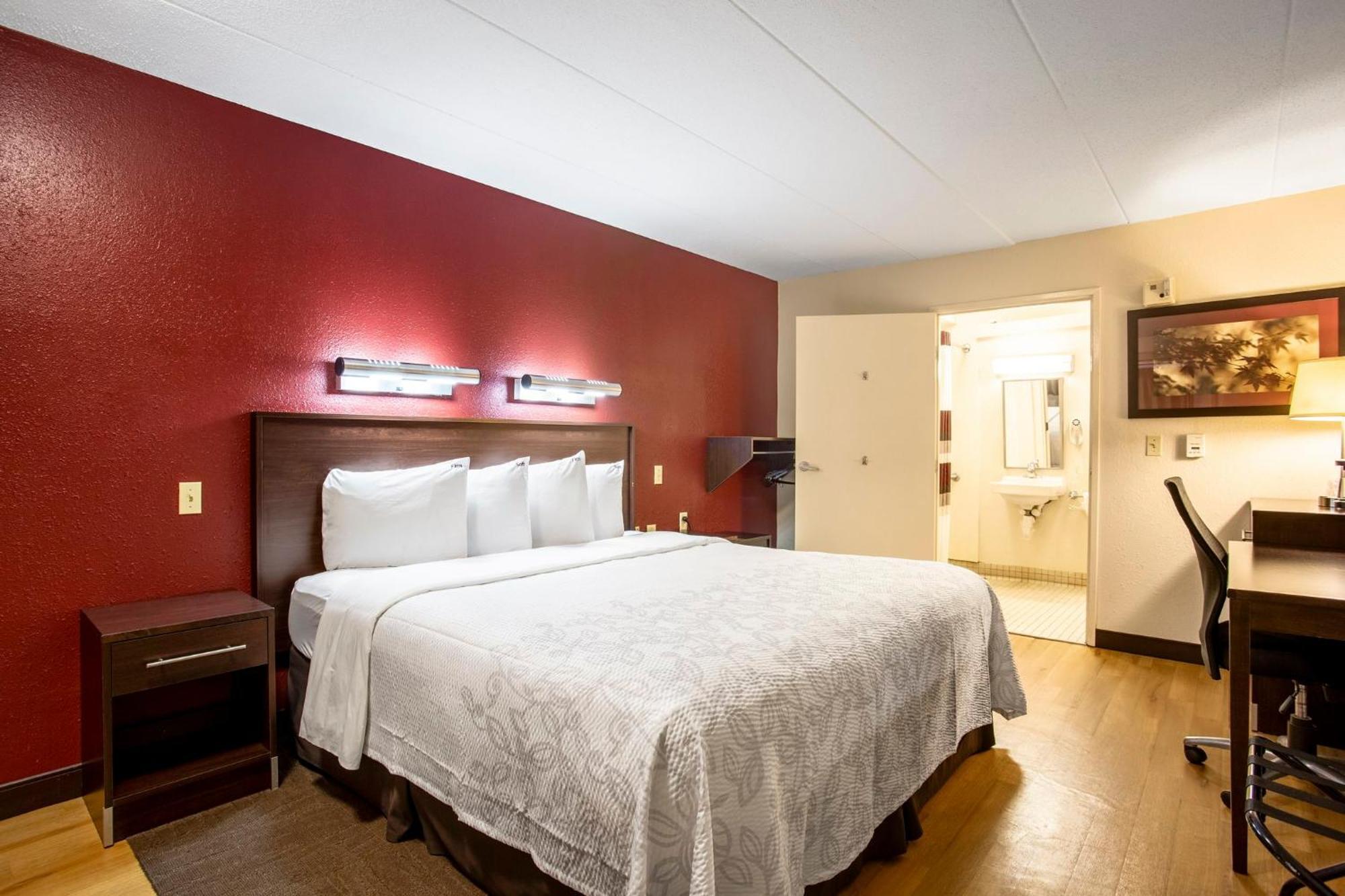 Premium King Room Disability Access Smoke Upgraded Bedding & Snack