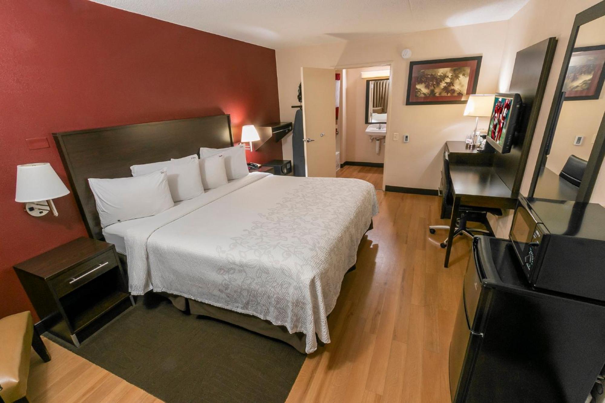 Premium King Room Disability Access Smoke Upgraded Bedding & Snack