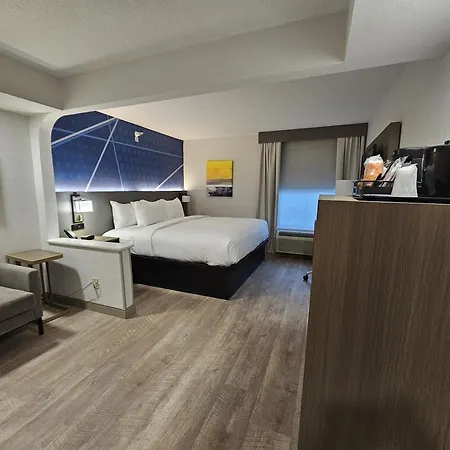 Comfort Inn & Suites Saint Louis Lafayette Square-2