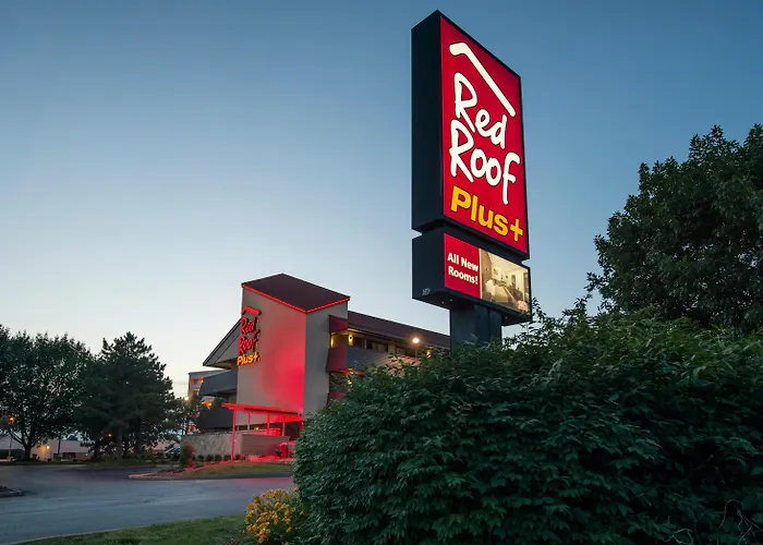 Red Roof Inn Plus+ St. Louis - Forest Park / Hampton Ave.